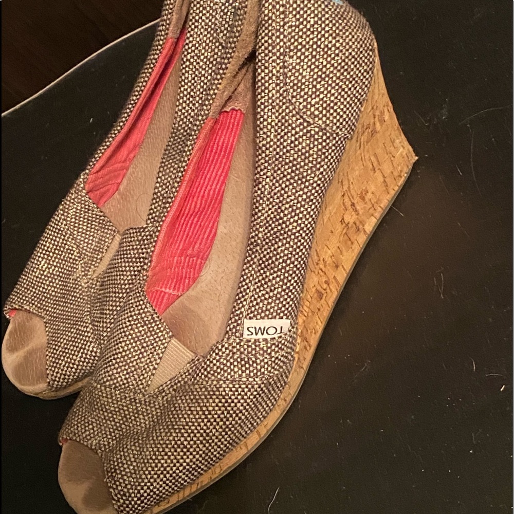 Size 9.5 toms wedge heels